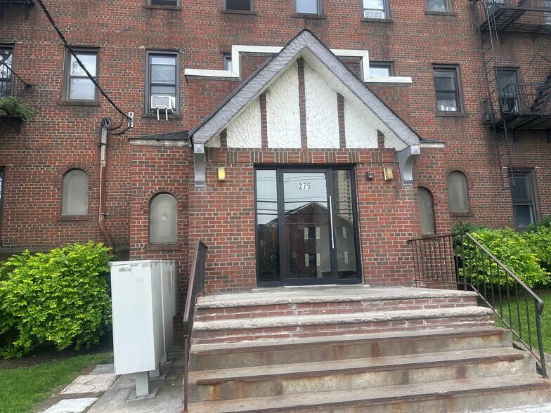 Building Photo - 275 Beech St