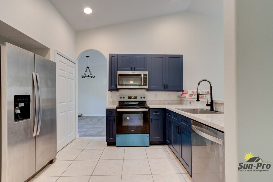 Building Photo - 5505 W Magnolia Ave