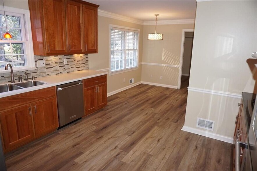 Building Photo - 1140 Falstaff Dr