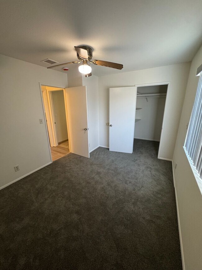 Building Photo - 5 Bedroom, 3.5 Bath, Beautiful 1,856 SQ FT...