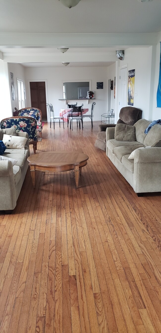 Building Photo - 446 Stanwood St