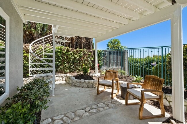 Building Photo - Newly Renovated and Furnished Ocean View Home!