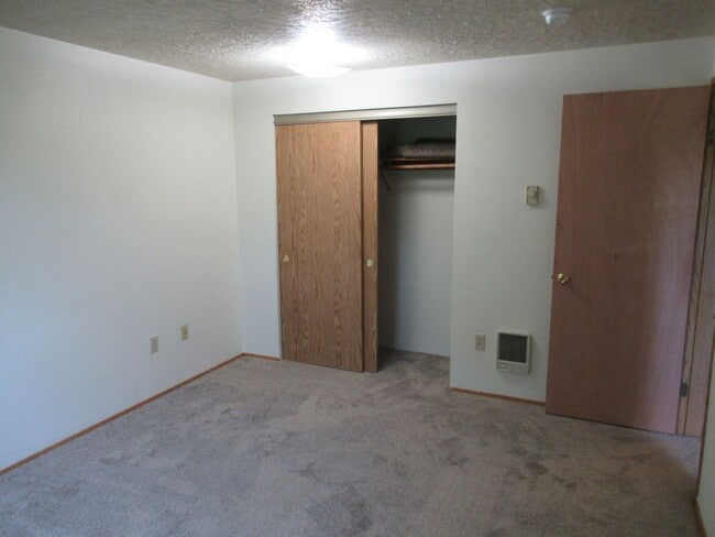 Building Photo - Quiet Two Bedroom Apartment in Keizer