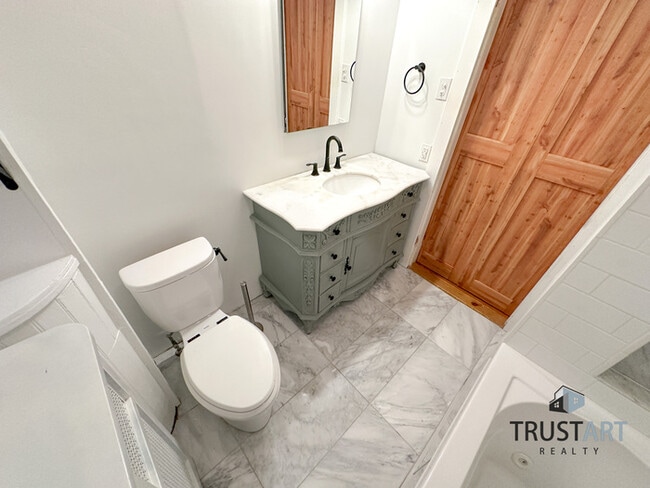 Building Photo - 4 Bedroom house in Foxchase area of North ...