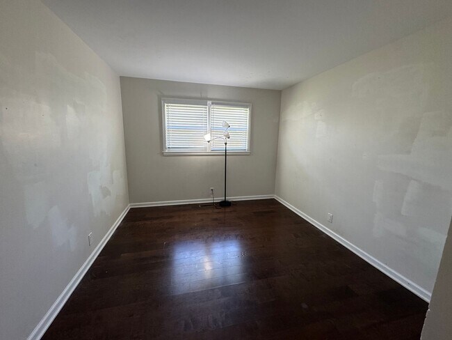 Building Photo - 3 Bedroom Home in Murray