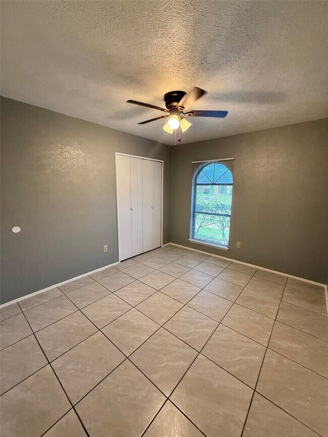 Building Photo - 14650 Lourdes Dr