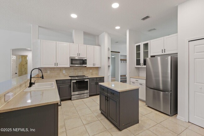 Building Photo - 721 Hazelmoor Ln