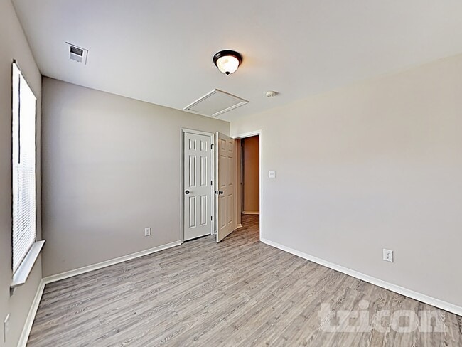 Building Photo - 1017 Narcissus Ct