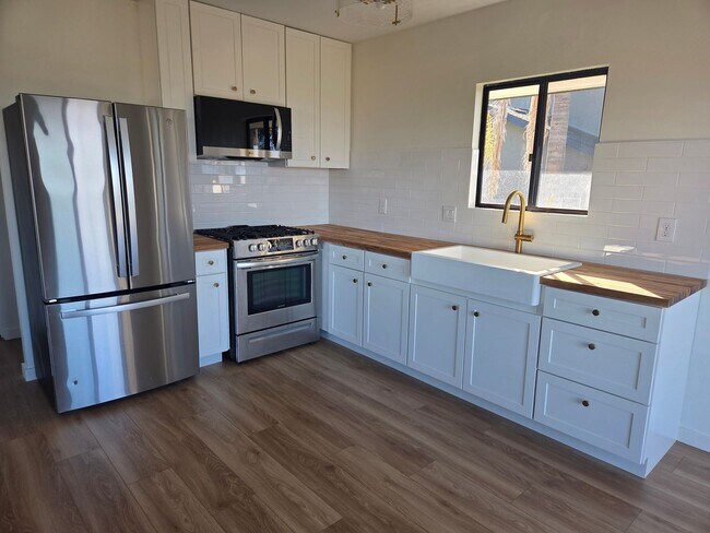 Building Photo - 1689 Burgundy Rd