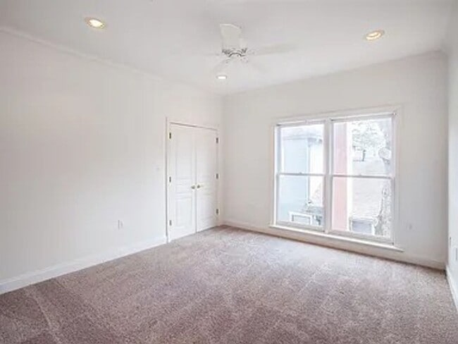 Building Photo - 105 Broadfoot Cir