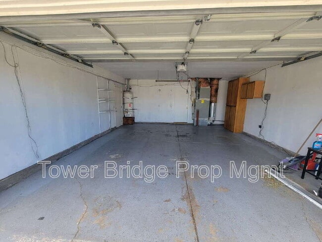 Building Photo - 4068 Fawn Cir