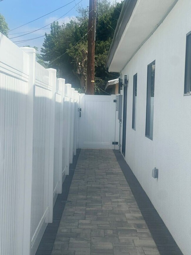 Building Photo - 7317-7321 Garden Grove Avenue