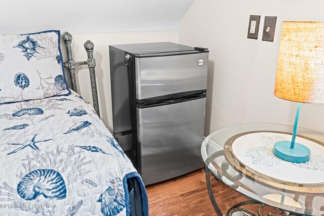 Building Photo - 75 Webb Ave