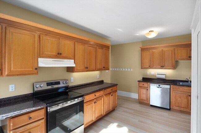 Building Photo - 33 Dunbar St