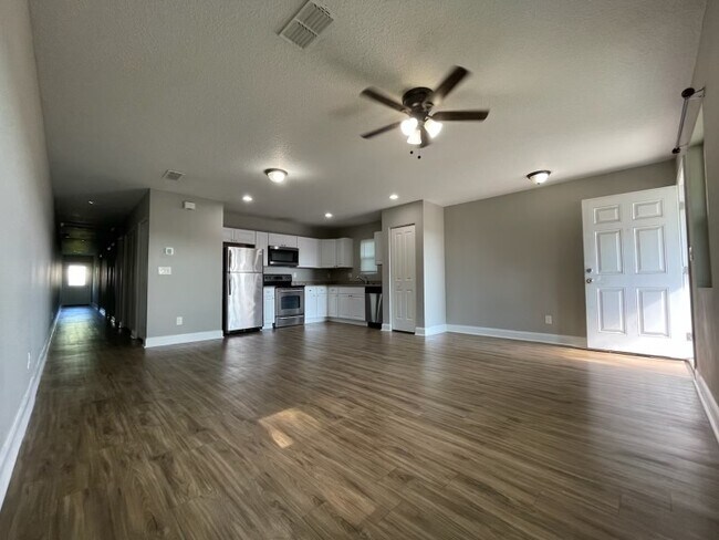 Building Photo - 6977 Lenox Ave