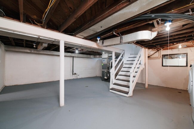 Building Photo - 13621 Vernon St