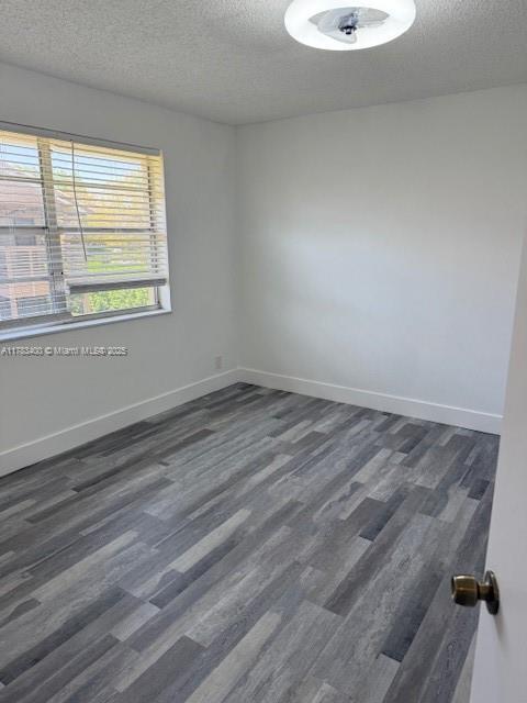 Building Photo - 10068 Twin Lakes Dr