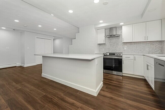 Building Photo - 57 Sloane Dr