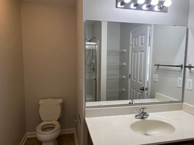 Building Photo - Beautiful 4 Bedroom, 3.5 Bath, Pet Friendl...