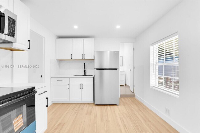 Building Photo - 2419 Coolidge St