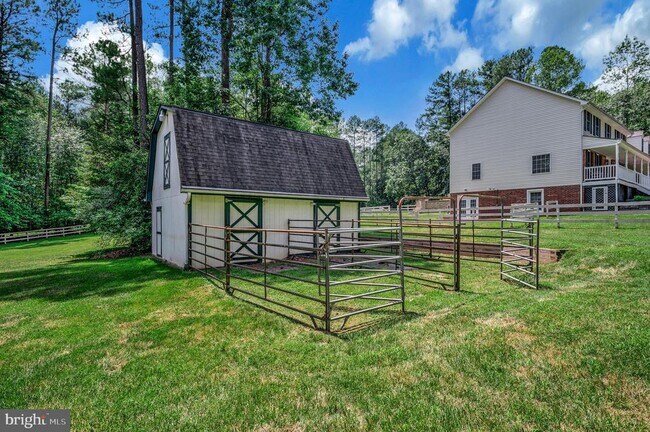 Building Photo - 8 Wilderness Ct