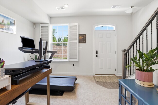 Building Photo - 4915 Crest View Dr