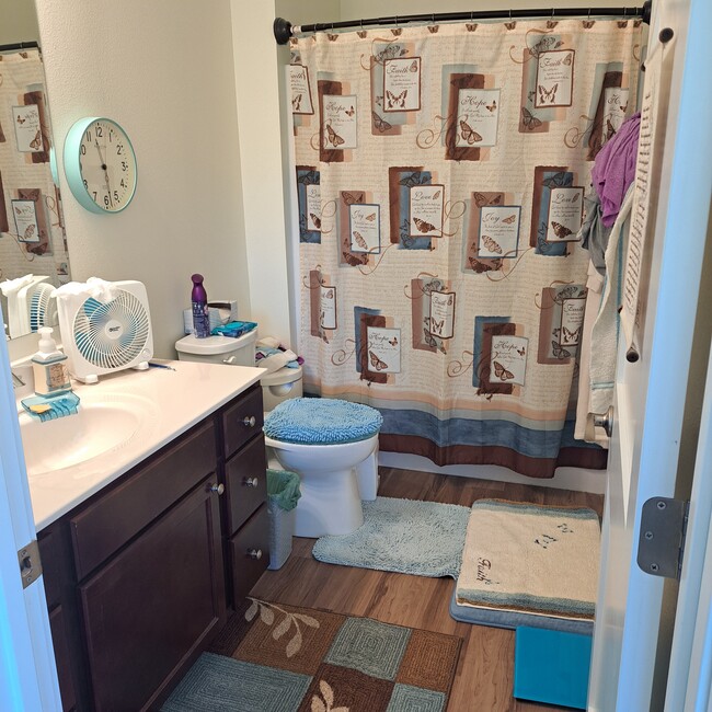 Main Bathroom off the Bedroom - 916 Cedar Dr