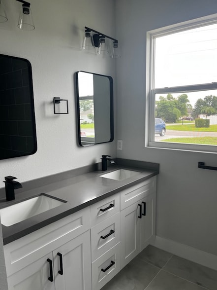 Building Photo - 5517 Ponce De Leon Blvd