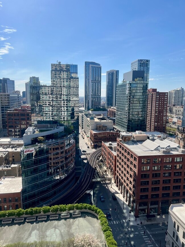 Building Photo - 400 N La Salle Dr