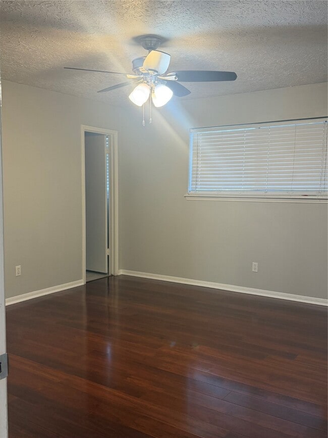 Building Photo - 11107 Sageking Dr