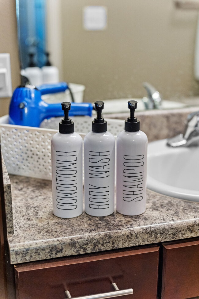 Building Photo - 8350 Cascade Ave