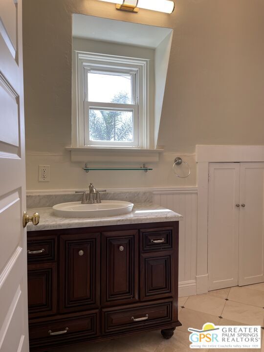 Building Photo - 3163 Pine Ave