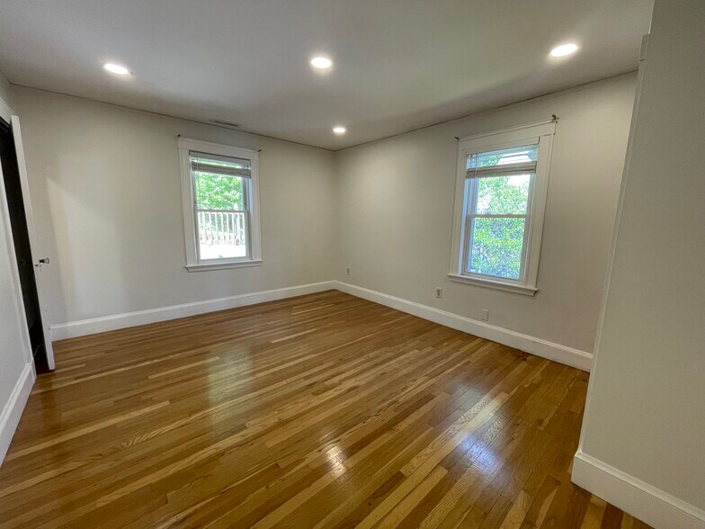 Building Photo - 58 Edgecliff Rd
