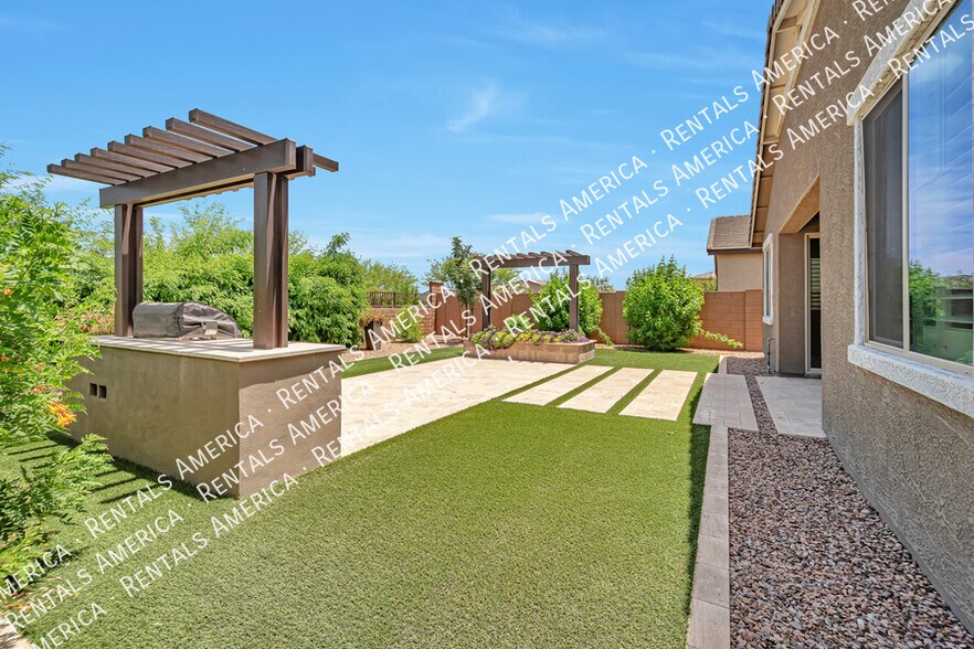 Building Photo - 22770 E Rosa Rd