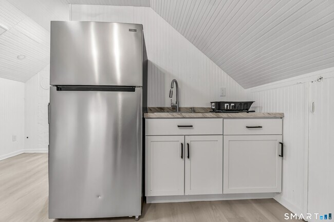 Building Photo - 277 Maplewood Ave