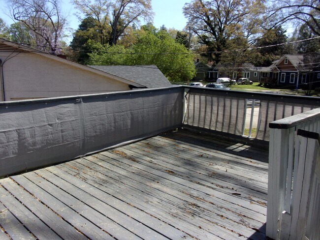 Building Photo - 304 Oak Dr