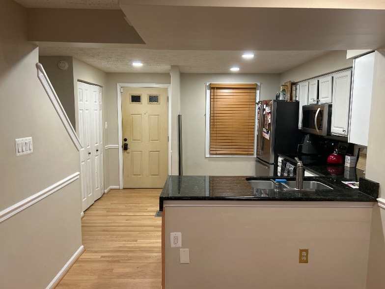 Building Photo - 8505 Golden Ridge Ct