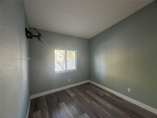 Building Photo - 458 SE 14th St