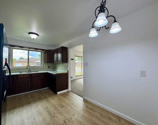 Building Photo - Spacious 4 bedroom home in Westminster! Av...