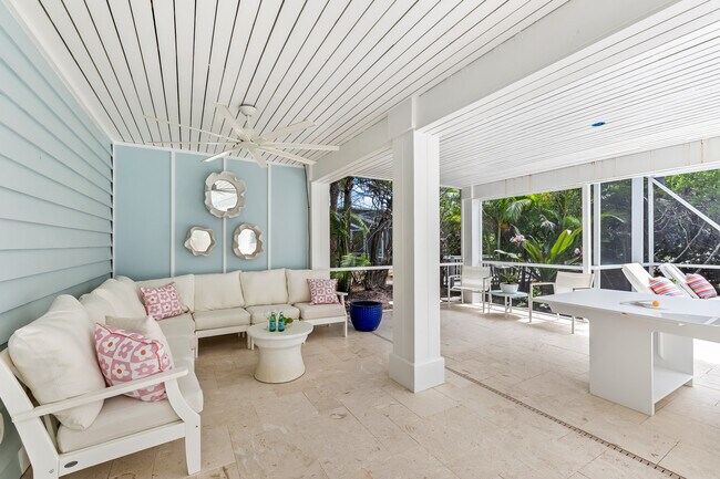 Building Photo - 573 Buttonwood Bay Dr