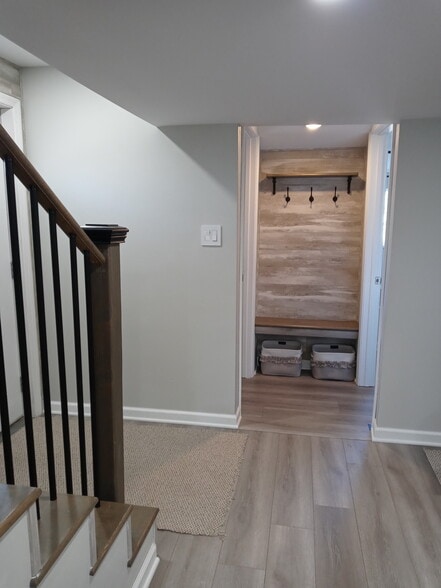 Bench seat with storage - 14 High St