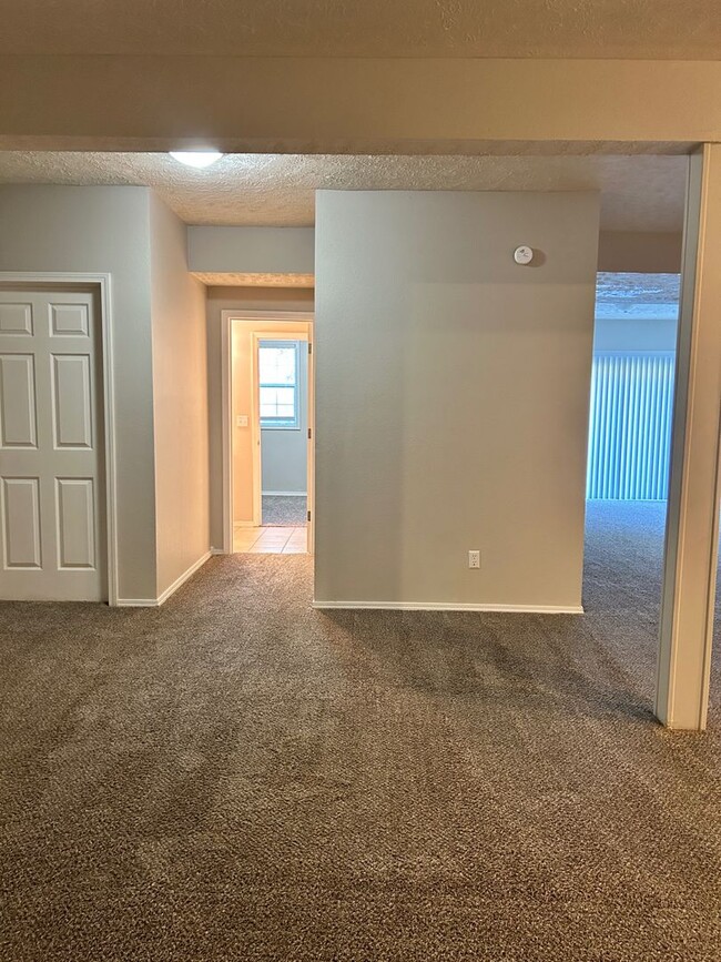 Building Photo - PRICE DROP/SHORT TERM LEASE! Beautiful 3 b...