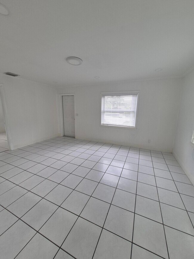 Building Photo - 415 Forest Hill Blvd