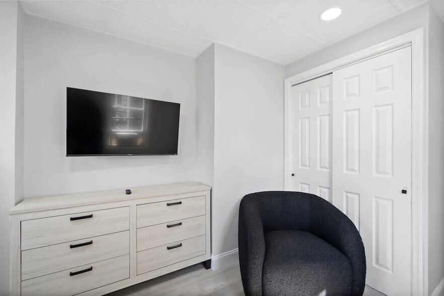 Building Photo - 225 Hancock Ave