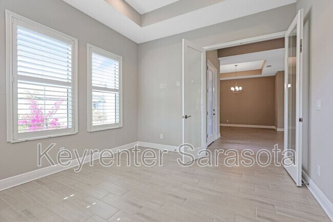 Building Photo - 6133 Lungo Lago Dr