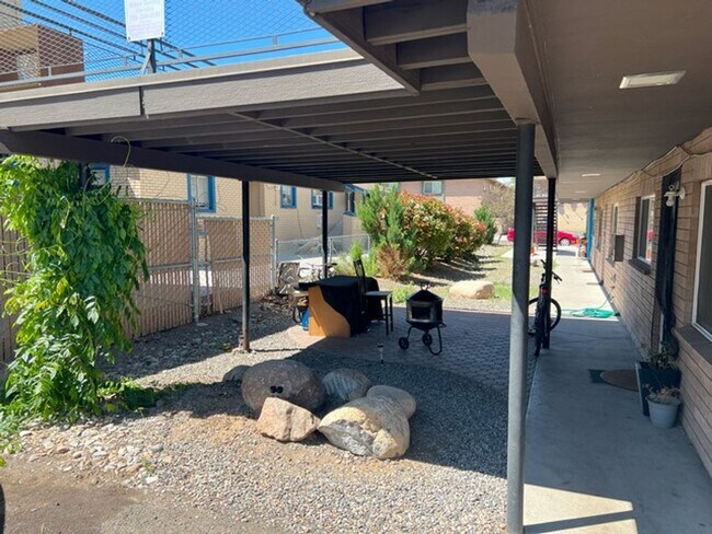 Building Photo - Fully Updated One Bedroom Upstairs Reno...