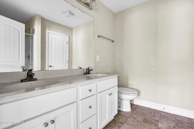 Building Photo - 519 Everett Glades