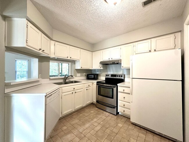 Primary Photo - **MOVE IN SPECIAL!**Charming 2BR/2BA Condo...