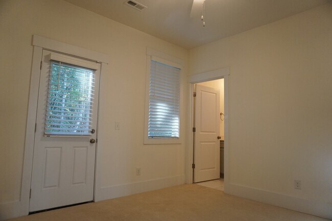 Building Photo - 3BR/3.5BA End Unit Townhome in Summerwalk!  $2,975/month - Pet friendly*