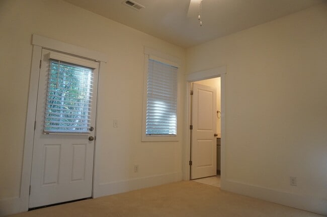 Building Photo - 4032 Tamarisk Ln